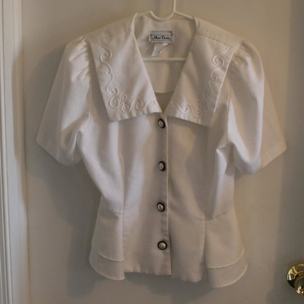 Vintage White Miss Dorby lightweight jacket, collar with embroidered details